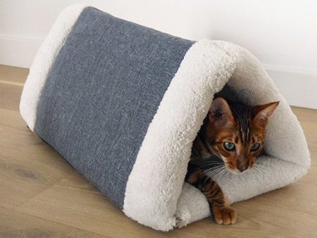 SNUGGLE PLUSH 2 IN 1 CAT COMFORT DEN Supply